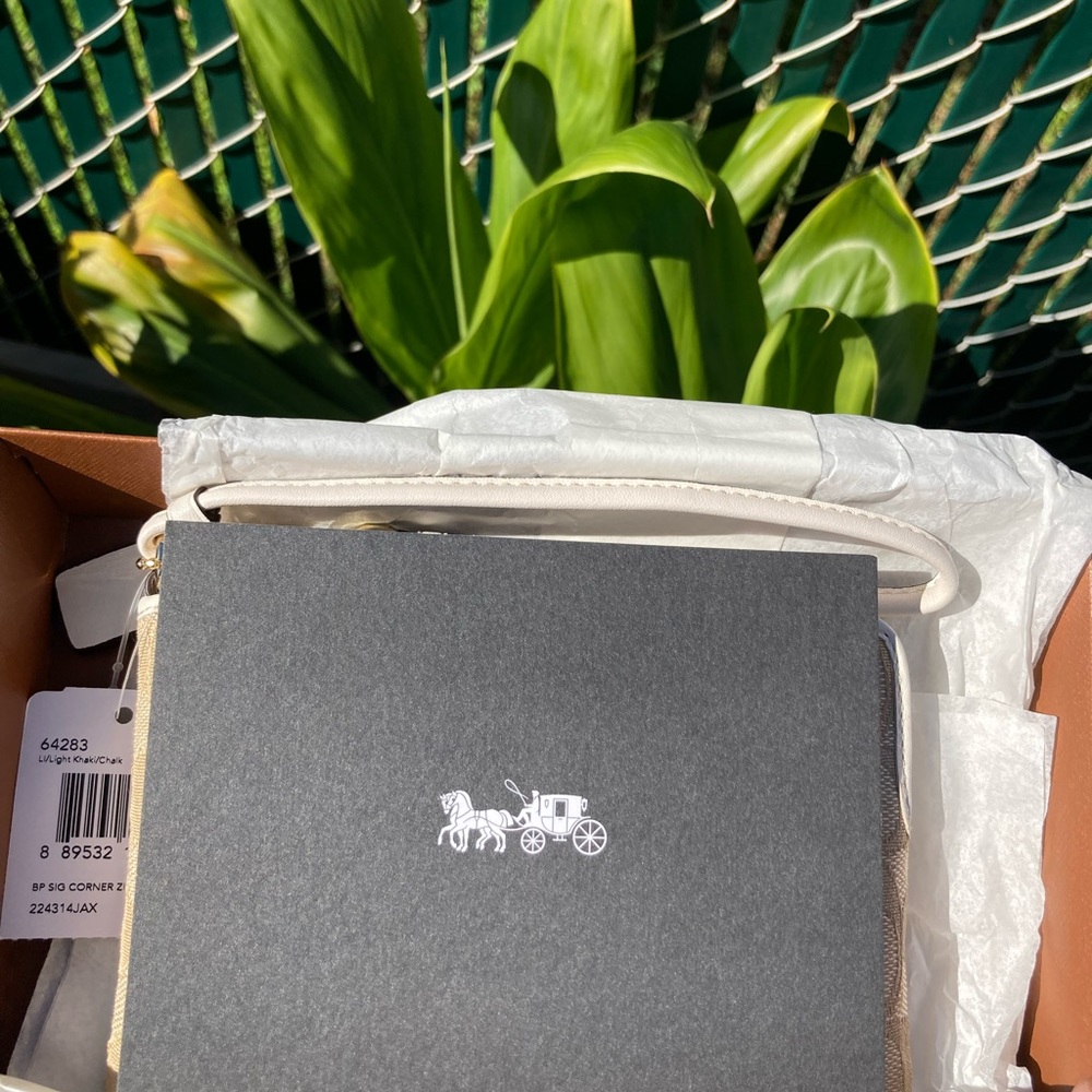 Brand new coach wallet - Picture 5 of 14